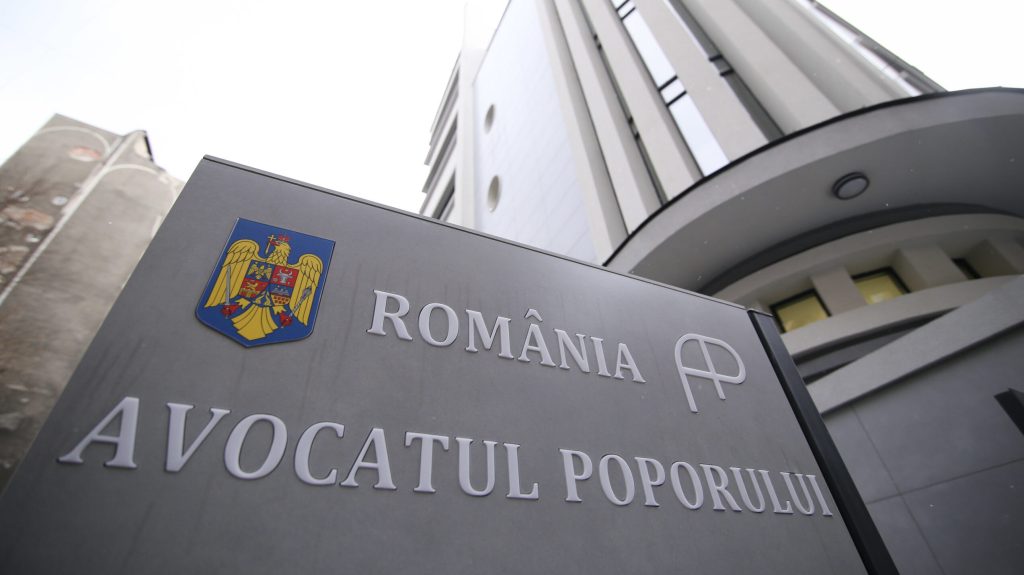 Avocatul Poporului contestă o ordonanță care modifică zeci de legi simultan Ordonanța de urgență numărul 7/2026, care vizează modificarea a 34 de acte normative din diverse domenii – printre care fiscalitate, buget, descentralizare și reorganizarea administrației publice – este contestată de Avocatul Poporului