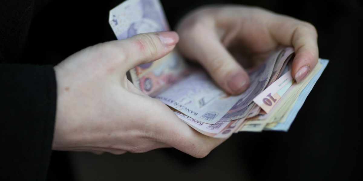 bani-lei-bancnote-cash-numerar-Sursa-foto-Inquam-Photos-Octav-Ganea-2.jpg - JurnalUrban