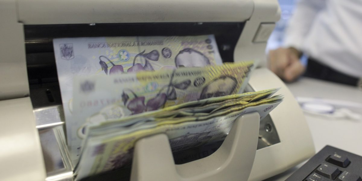 bani-lei-bancnote-cash-numerar-Sursa-foto-Inquam-Photos-Octav-Ganea-6.jpg - JurnalUrban