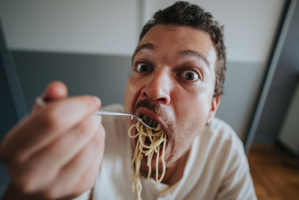 Bărbații au nevoie de mai multe calorii decât femeile? Răspunsul experților În general, bărbații au nevoie de un aport caloric zilnic mai mare decât femeile