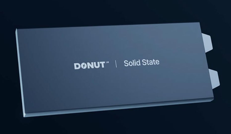 O baterie cu încărcare rapidă promite să revoluționeze industria vehiculelor electrice O baterie cu tehnologie solid-state, dezvoltată de Donut Lab, a fost testată cu succes pe o motocicletă electrică, demonstrând timpi de încărcare extrem de rapizi