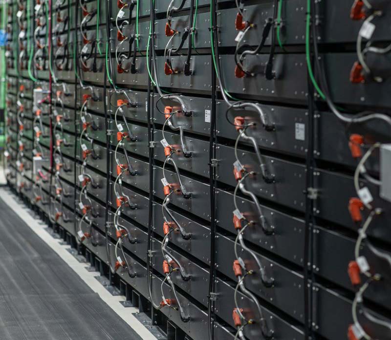 Aradul va găzdui o instalație de stocare a energiei, un proiect strategic pentru VLA Energy O nouă instalație de stocare a energiei electrice, cu o capacitate de stocare de patru ore, este planificată în județul Arad, pe o suprafață de aproximativ 20.000 de metri pătrați