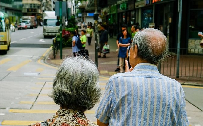 Numărul pensionarilor înregistrați scade ușor, pensia medie crește În februarie 2026, România număra 4.688.092 de pensionari, cu 9.978 mai puțini decât în luna precedentă, conform datelor centralizate de Casa Națională de Pensii Publice (CNPP)