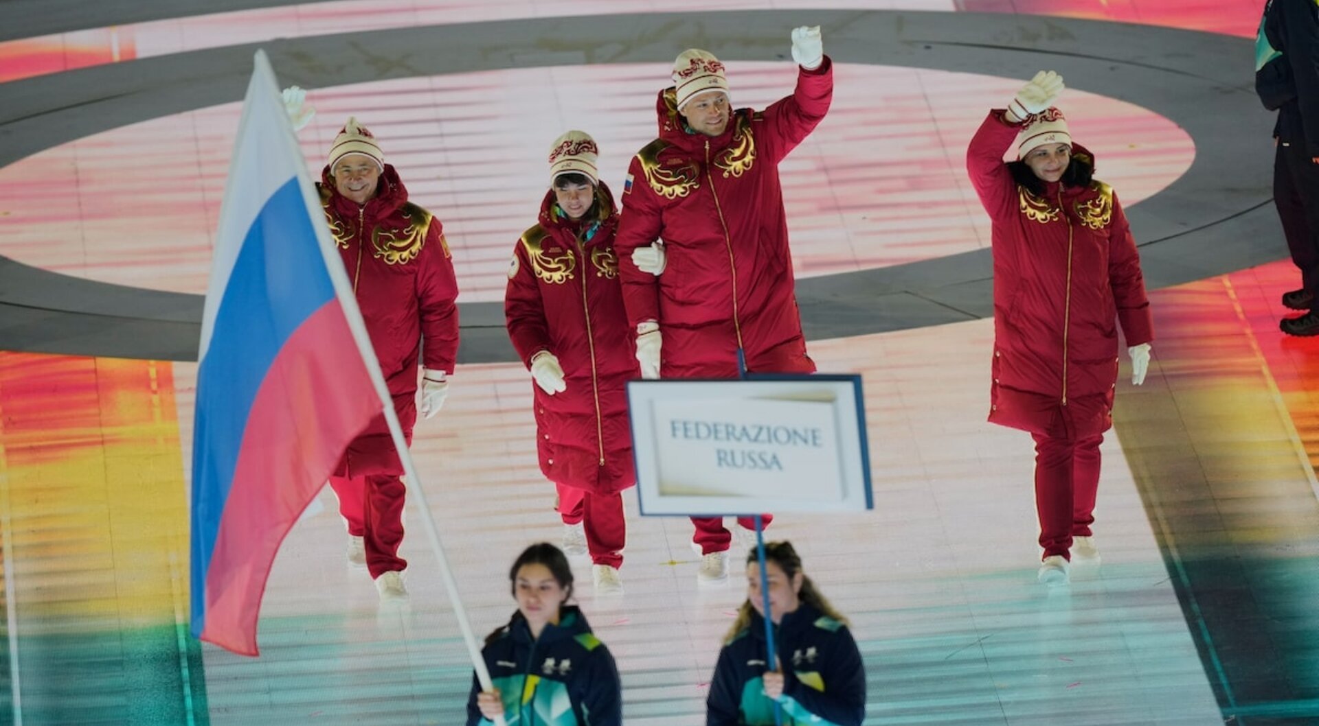 Controverse la Jocurile Paralimpice: Steagul Rusiei, un simbol al dezbaterilor internaționale Ceremonia de deschidere a Jocurilor Paralimpice de iarnă Milano-Cortina 2026 a stârnit un val de reacții