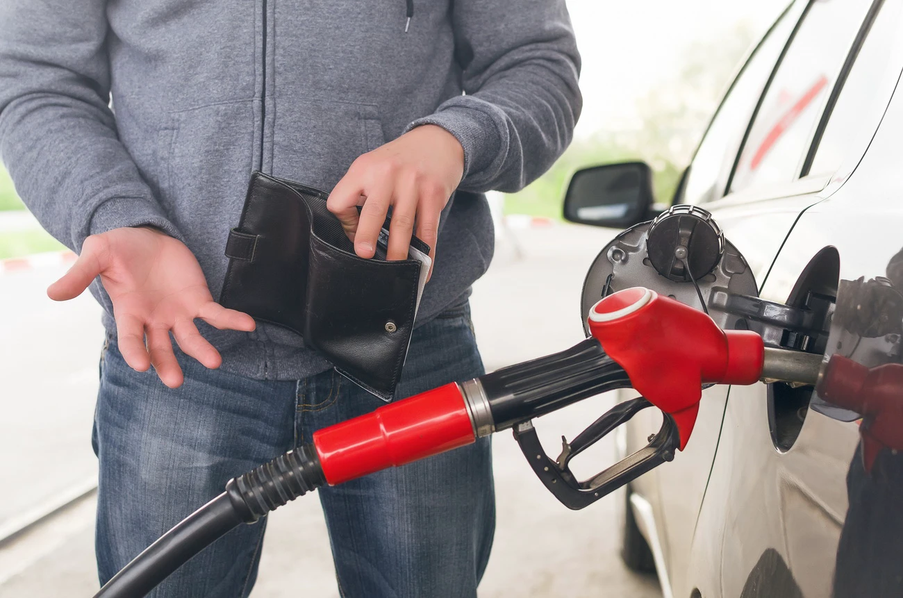 Scumpirea carburanților amenință economia: Transportatorii avertizează România se confruntă cu posibilitatea unei creșteri accelerate a prețurilor la carburanți, avertizează Federația Operatorilor Români de Transport