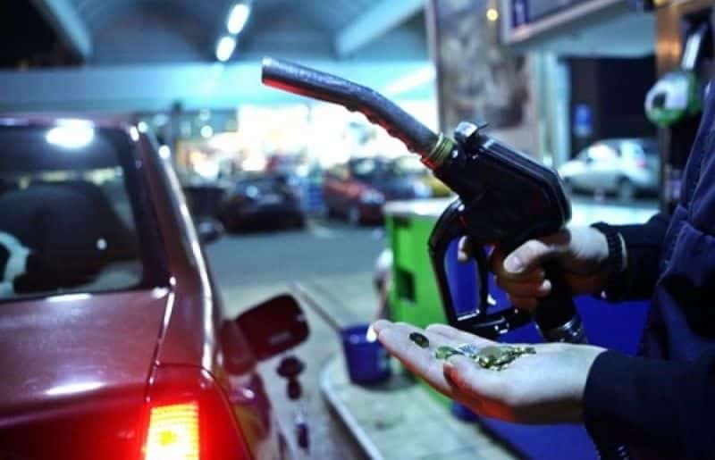 Prețul carburanților în România: Taxele, mai mari decât petrolul Prețul benzinei și motorinei la pompă în România a crescut cu peste 80% în perioada 2020-2026, iar, conform unei analize recente, taxele și accizele joacă un rol determinant în această evoluție, mai important chiar decât fluctuațiile prețului petrolului