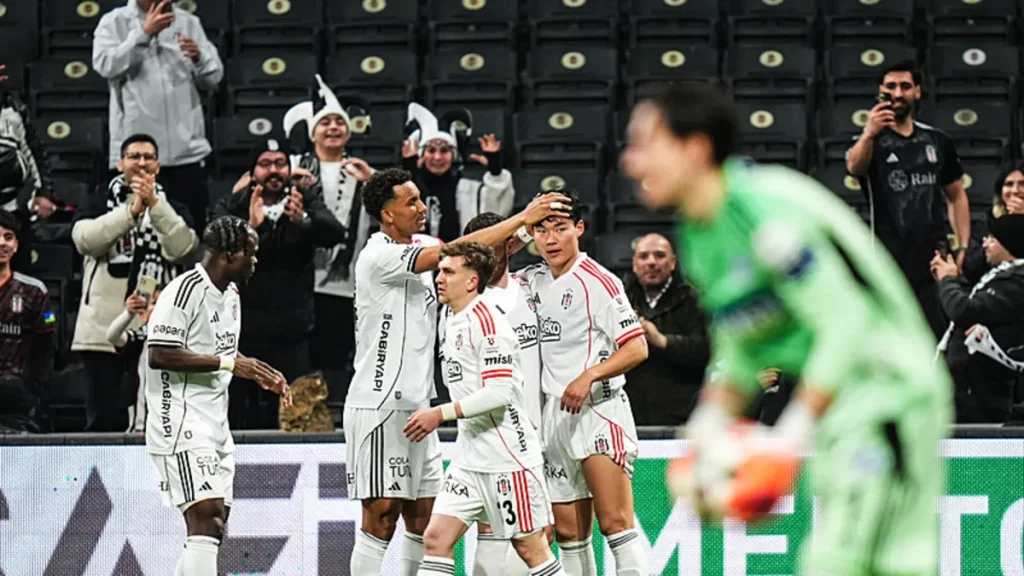BEŞİKTAŞ KASIMPAŞA CANLI | Beşiktaş'ın konuğu Kasımpaşa! Maçta ilk yarı bitti...