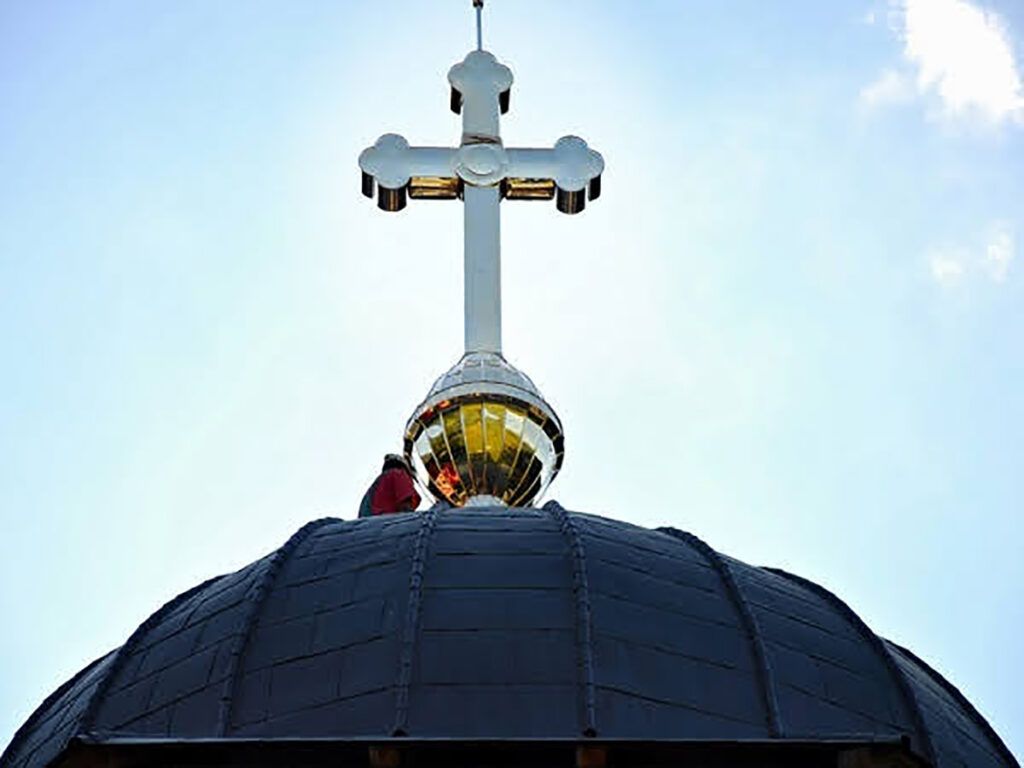 Ziua de 9 martie, o dublă semnificație: Sfinții 40 de Mucenici și memoria deținuților politici Ziua de 9 martie este marcată în calendarul ortodox cu pomenirea Sfinților 40 de Mucenici din Sevastia, dar și cu o semnificație profundă pentru poporul român, fiind ziua dedicată comemorării deținuților politici anticomuniști