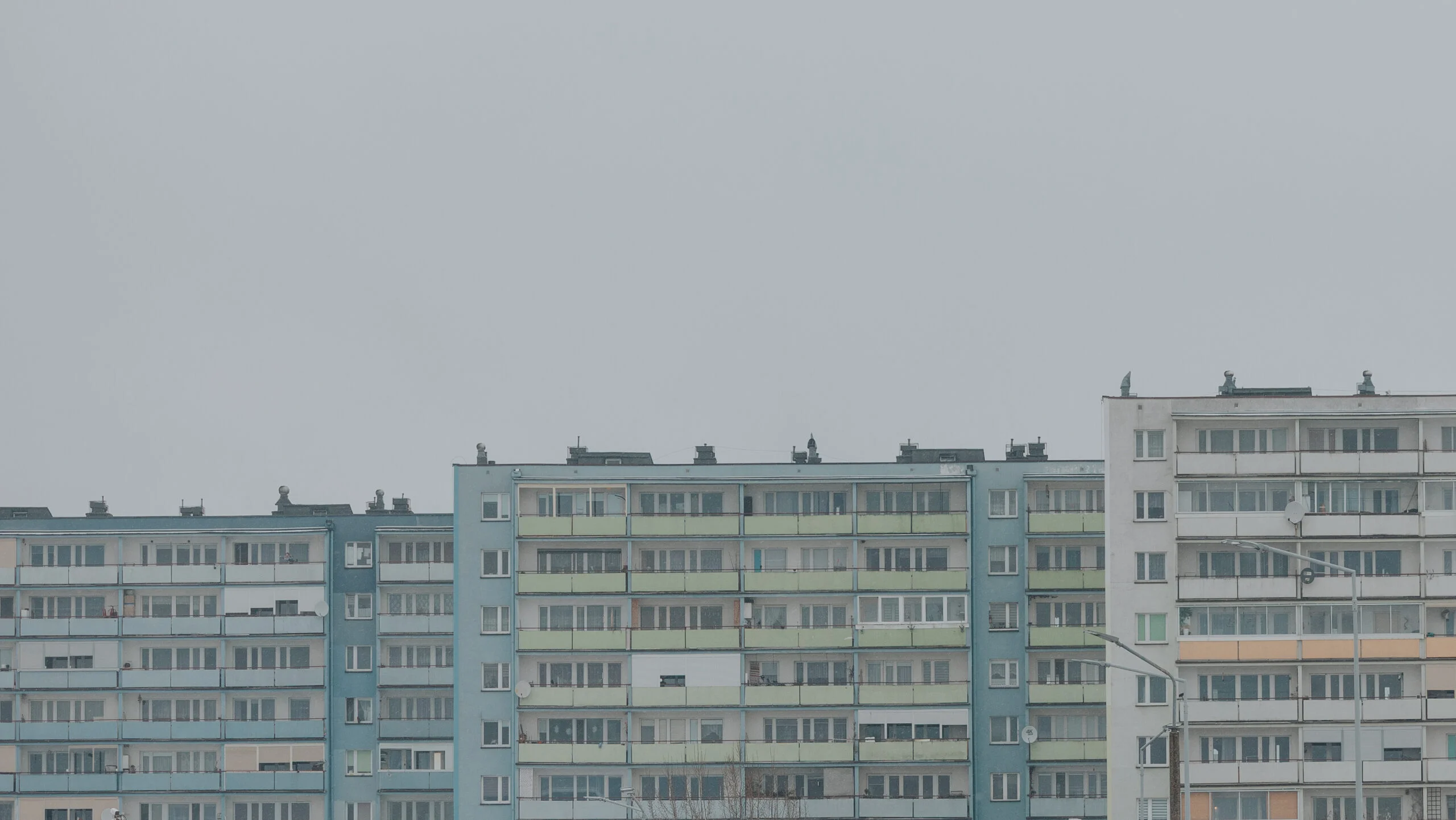 „Cheltuieli la cotă” în asociațiile de proprietari: Un mister pentru mulți locatari Termenul „cheltuială la cotă” este familiar pentru proprietarii de apartamente, dar modul în care aceste costuri sunt calculate și repartizate rămâne adesea obscur