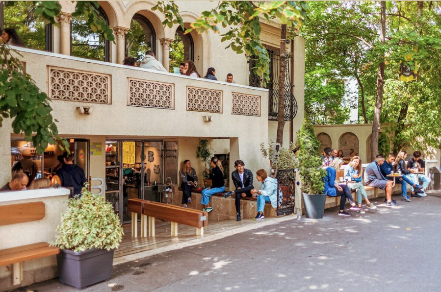 O cafenea din București, printre cele mai bune din lume O cafenea din București a fost inclusă în topul „The 100 Best Coffee Shops in the World”, o competiție cu peste 38.000 de participanți din întreaga lume