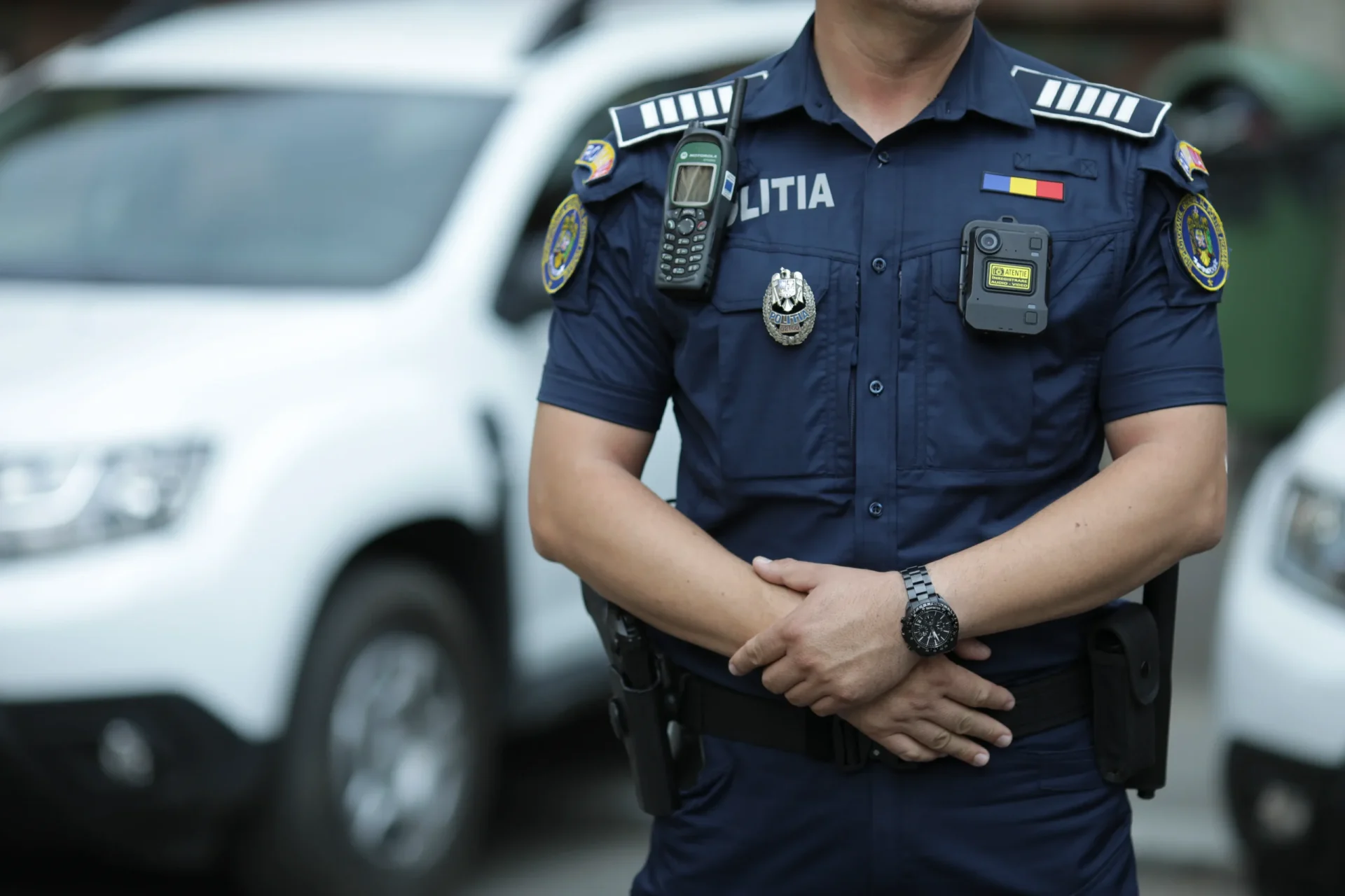 Bodycam-urile poliției: ce trebuie să știm despre înregistrările din timpul intervențiilor Polițiștii români sunt dotați cu camere video, cunoscute sub numele de bodycam, care înregistrează interacțiunile cu cetățenii
