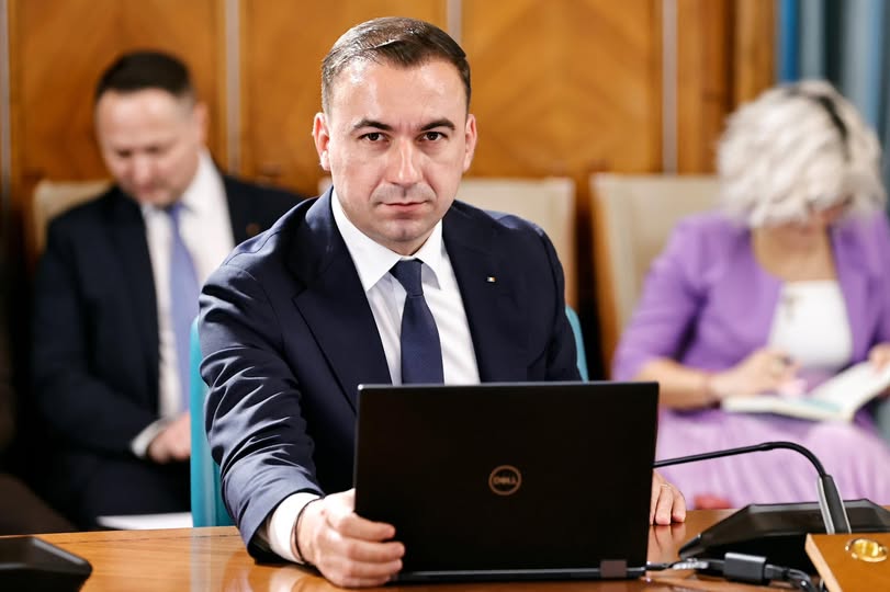 România primește 150 de milioane de euro pentru a dezvolta capacități de stocare a energiei Comisia Europeană a aprobat o schemă de ajutor de stat în valoare de 150 de milioane de euro pentru România, destinată finanțării dezvoltării capacităților de stocare a energiei electrice în baterii