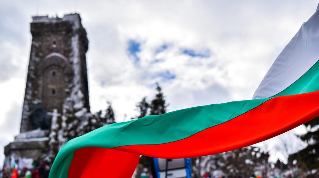 Bulgaria și Ucraina își extind colaborarea în domeniul educației Sofia și Kiev au pus bazele unei colaborări mai strânse în domeniul educației, acordul vizează atât studiul limbii ucrainene în școlile din Bulgaria, cât și revizuirea manualelor de istorie
