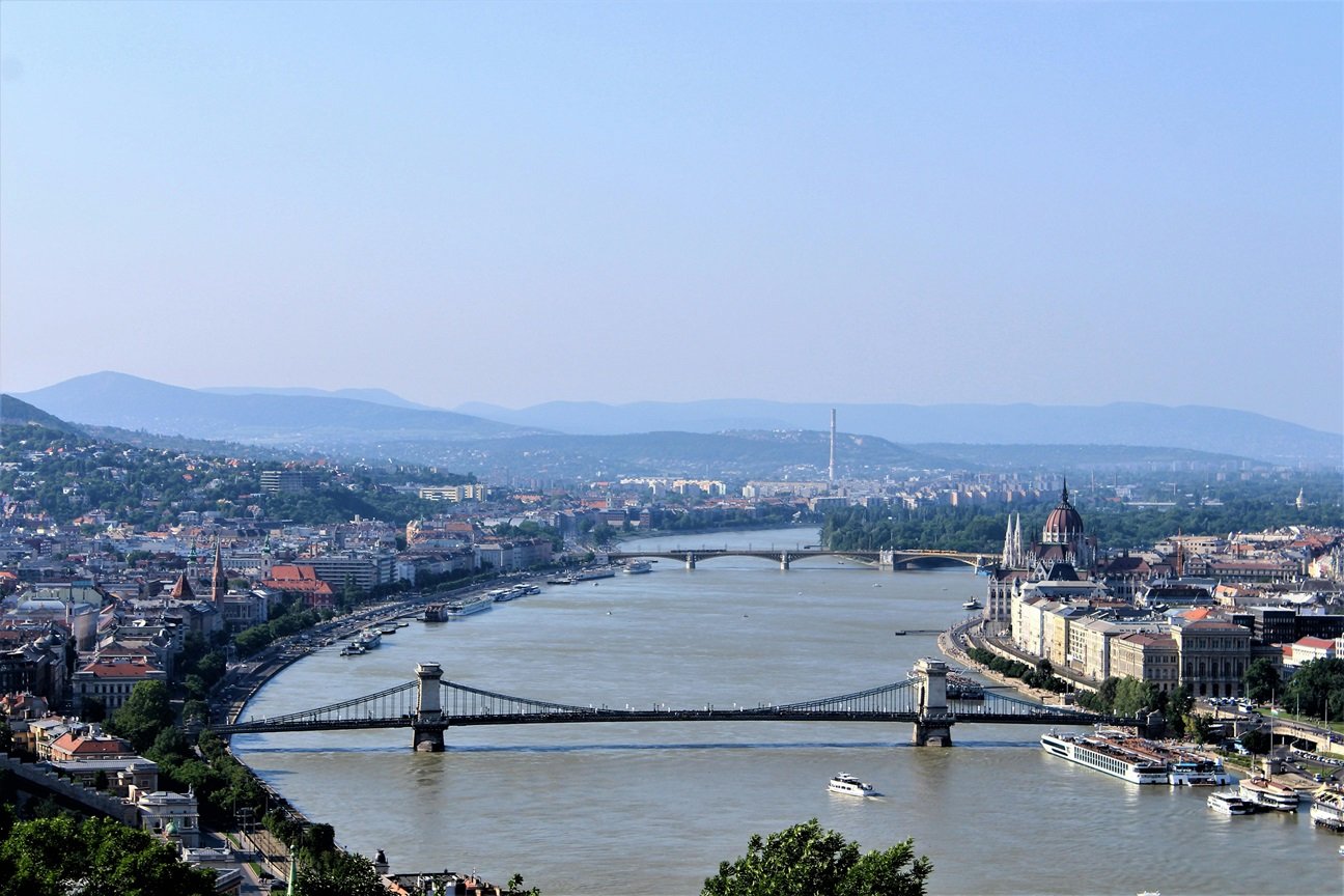 Șapte cetățeni ucraineni, reținuți la Budapesta: Ambasada de la Kiev cere explicații Budapesta este scena unui incident diplomatic grav, după ce autoritățile maghiare au reținut șapte cetățeni ucraineni