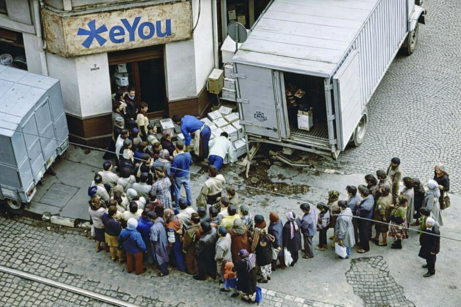 O nouă platformă socială promite o „experiență online mai bună”, dar ridică semne de întrebare eYou Social, o nouă platformă care promite să revoluționeze experiența online, a stârnit curiozitate și scepticism în rândul utilizatorilor