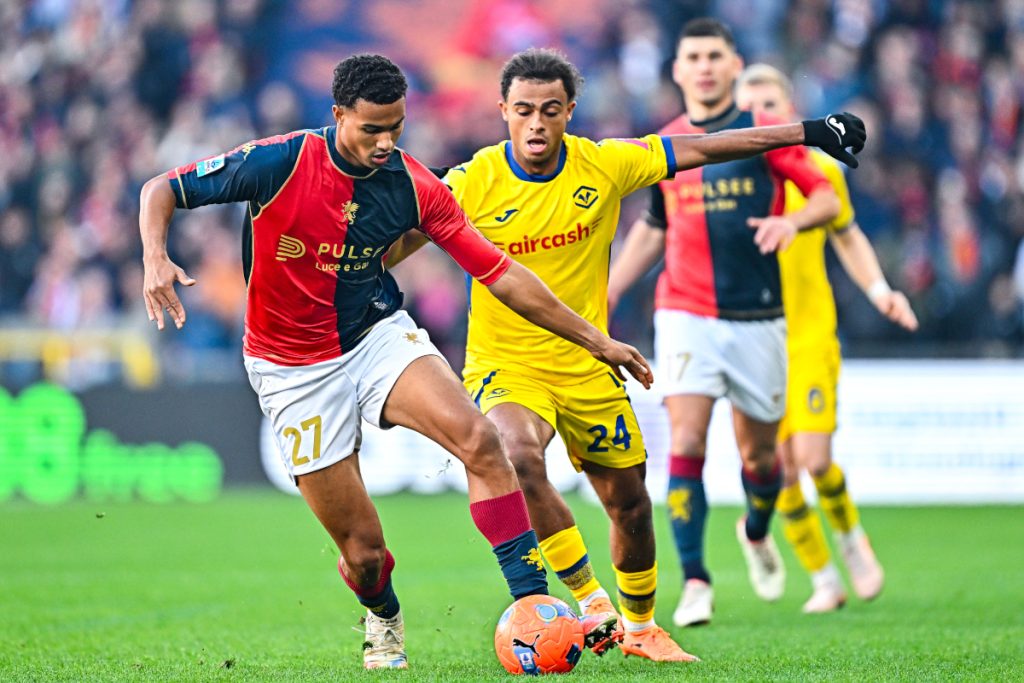 Bowie, atacantul scoțian, titular la Verona în meciul crucial cu Genoa Verona este gazda lui Genoa într-un meci crucial pentru ambele echipe din Serie A