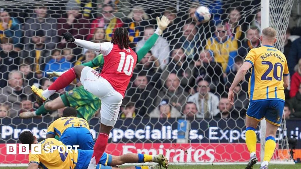 Arsenal, experiment cu tineri și schimbări majore în echipă Arsenal a făcut o serie de schimbări surprinzătoare în echipa, introducând doi jucători de 16 ani în primul „11” într-un meci de cupă