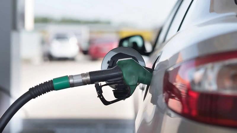 Prețurile carburanților cresc rapid, depășind pragul de 8 lei pe litru Prețul carburanților în România a înregistrat o creștere semnificativă în ultimele zile, alimentată de tensiunile din Orientul Mijlociu și de instabilitatea de pe piața energetică globală