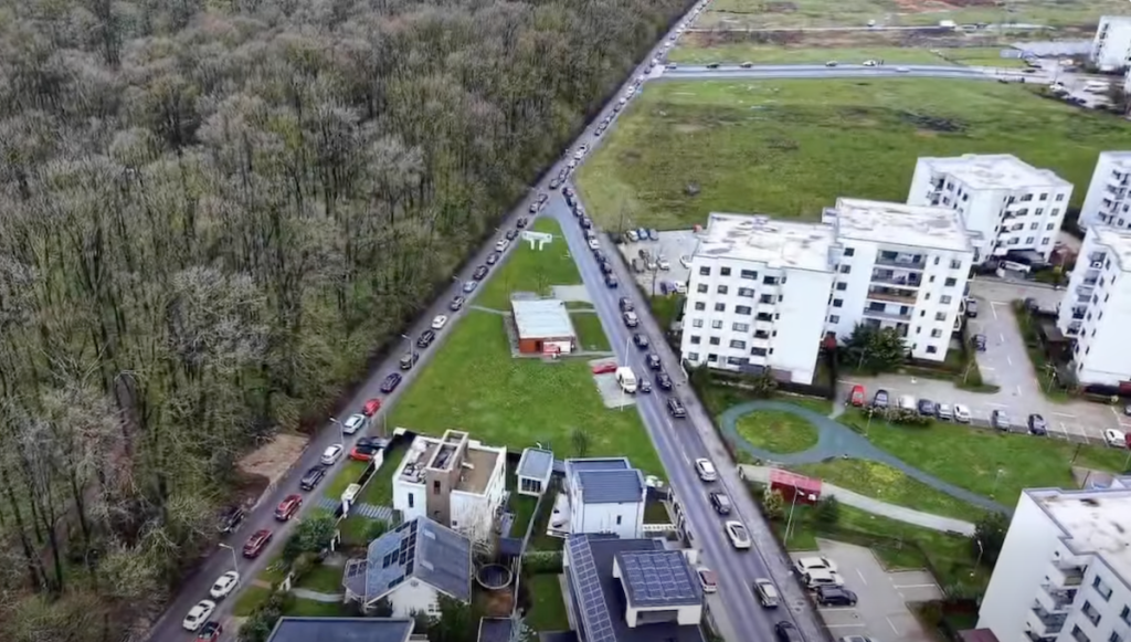 Camerele de supraveghere, furate de pe drumul din Pădurea Băneasa Un sistem de supraveghere instalat pe drumul care traversează Pădurea Băneasa, utilizat pentru accesul în cartierul Greenfield, a fost vandalizat