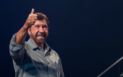 Chuck Norris împlinește 86 de ani: de la campion mondial la eroul de film Bucuria a lovit întreaga lume! Astăzi, 10 martie 2026, celebrul actor și maestru de arte marțiale Chuck Norris aniversează 86 de ani