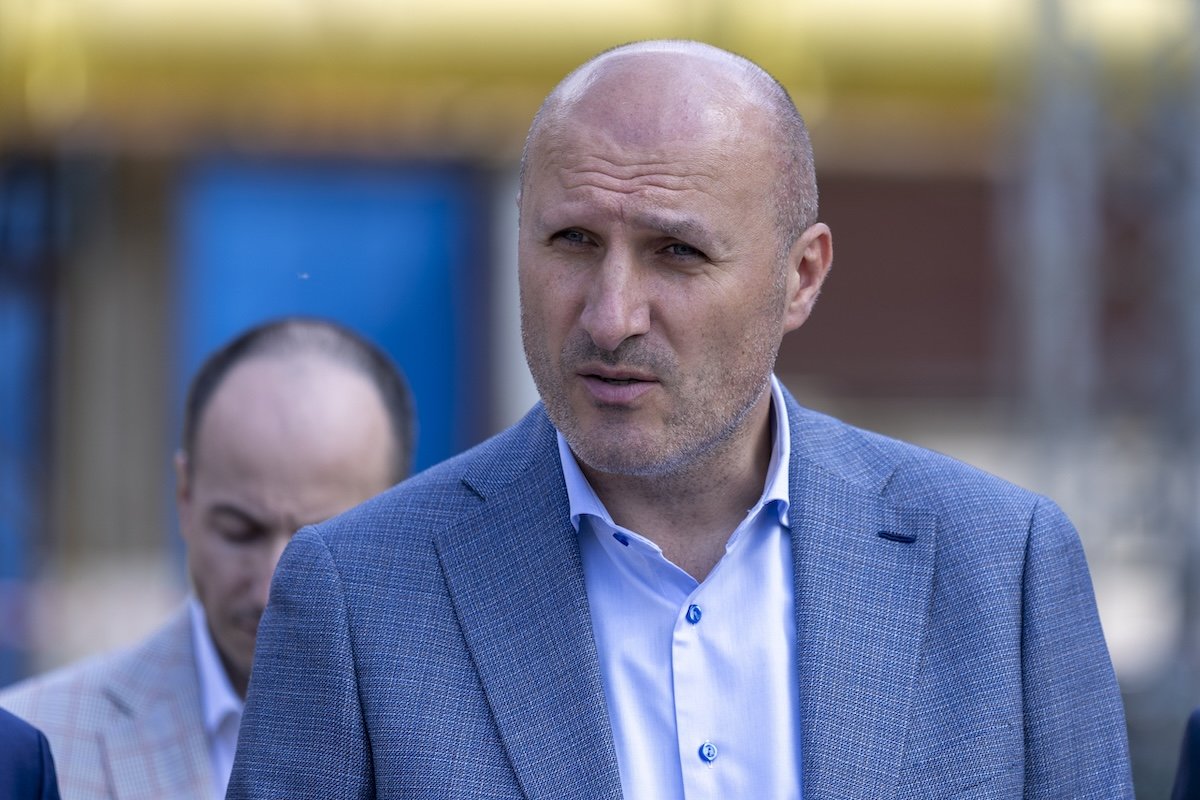Claudiu Crețu, fostul director ELCEN, poate reveni la conducere în ciuda acuzațiilor de corupție Tribunalul București a ridicat interdicția de a exercita funcția de conducere pentru Claudiu Crețu, fost director general al ELCEN