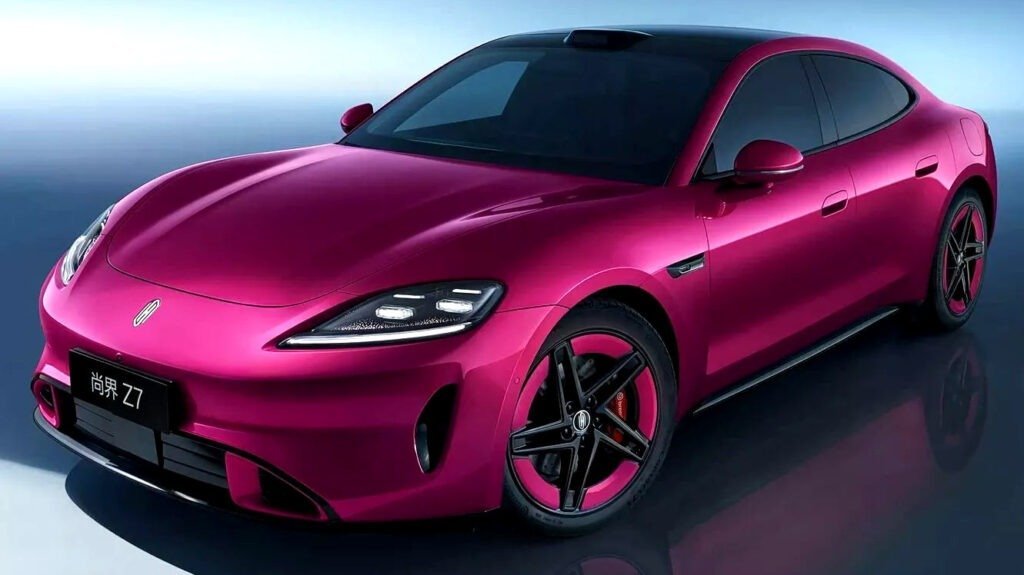 O clonă Porsche Taycan de la partenerul Volkswagen stârnește controverse în industria auto Un nou model electric lansat de compania chineză SAIC, numit Z7, a atras atenția industriei auto datorită asemănărilor izbitoare cu designul sportiv al modelului Porsche Taycan