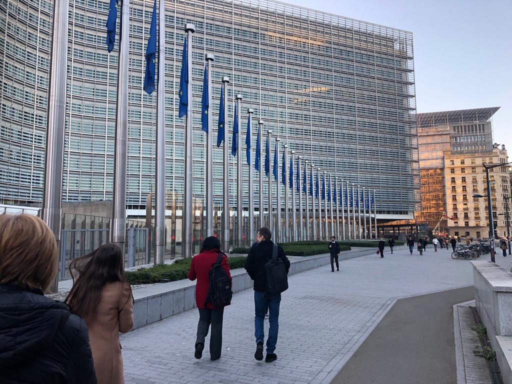 Franța primește undă verde pentru împrumuturi de 15 miliarde de euro pentru reînarmare Uniunea Europeană aprobă un pachet consistent de finanțare pentru Franța, în cadrul programului SAFE, destinat susținerii reînarmării în contextul tensiunilor geopolitice actuale