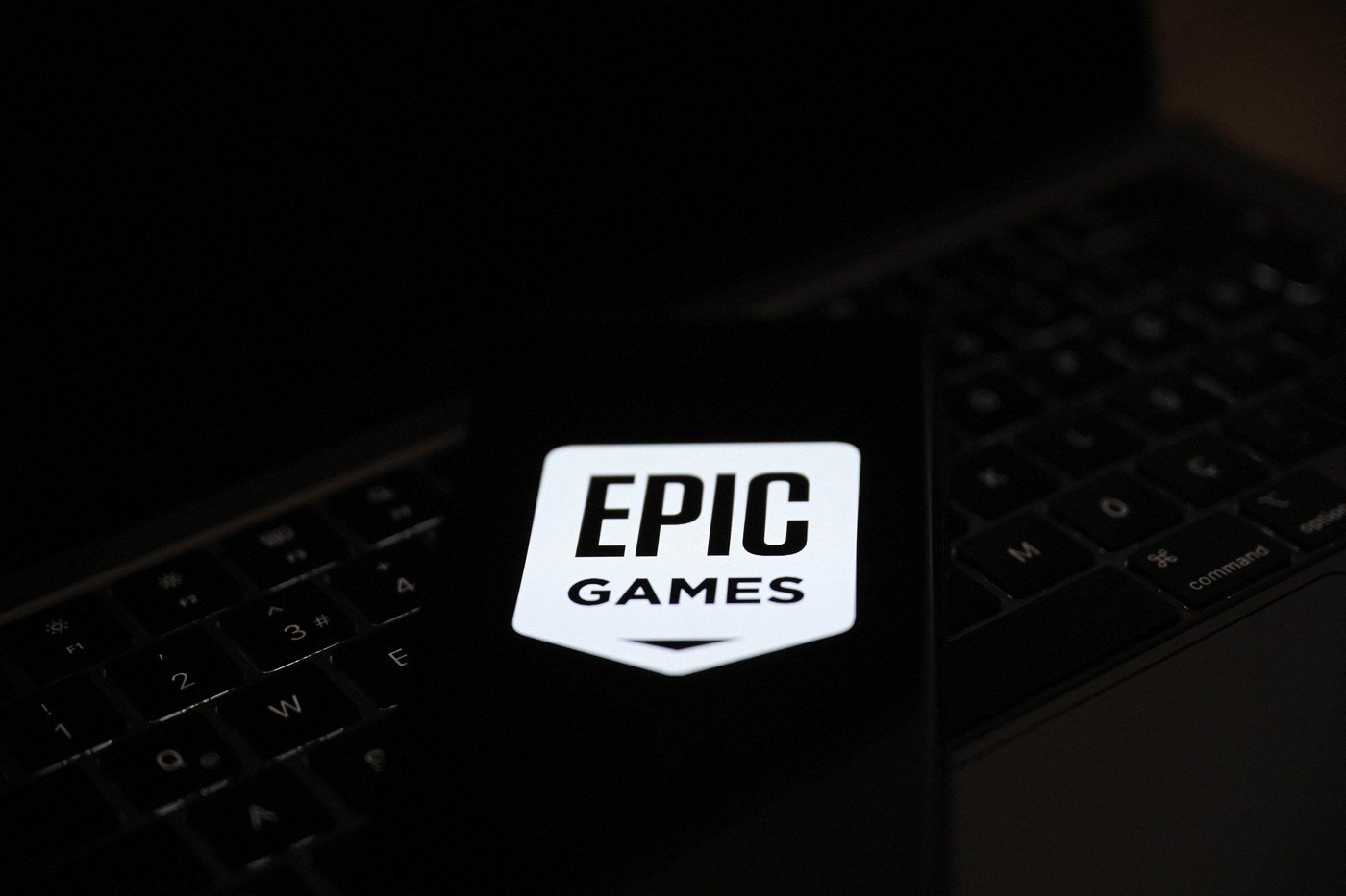 Epic Games anunță concedieri masive, dar nu din cauza inteligenței artificiale Compania de gaming Epic Games, cunoscută pentru popularul joc Fortnite, va trece printr-o restructurare majoră, ce implică concedieri și un plan de economii de aproximativ 500 de milioane de dolari