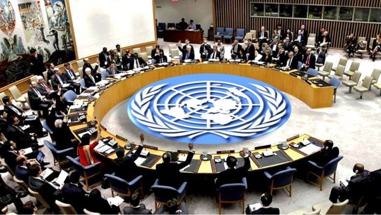 ONU cere încetarea atacurilor Iranului în Golf și Iordania Consiliul de Securitate al Organizației Națiunilor Unite a adoptat miercuri o rezoluție care solicită „încetarea imediată” a atacurilor Iranului asupra statelor din Golf și a Iordaniei