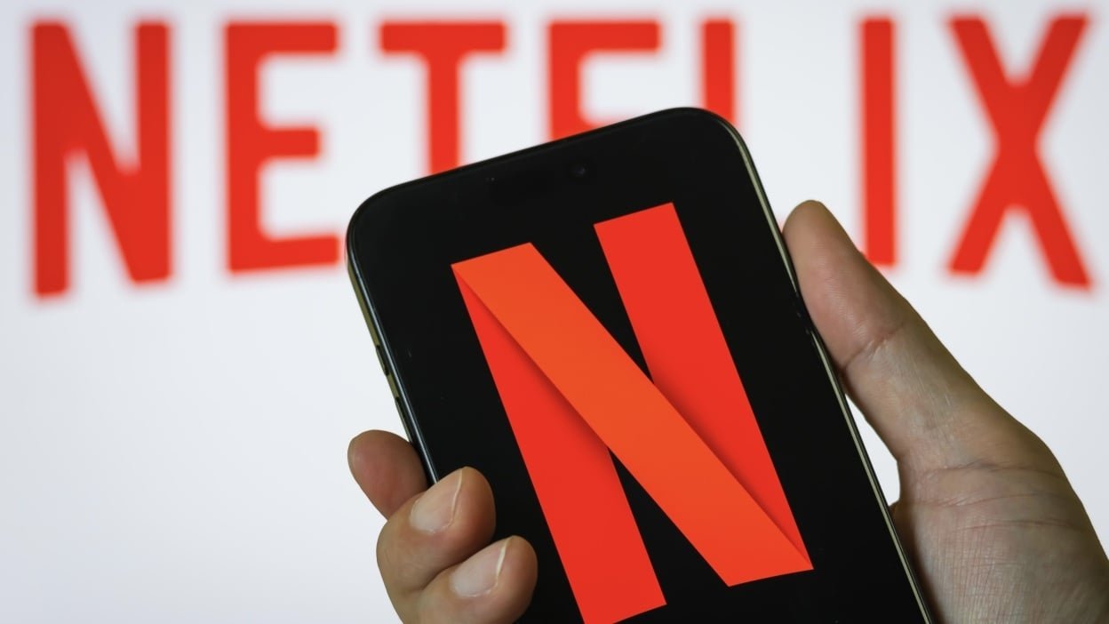 Ești sigur că altcineva îți folosește contul Netflix? Iată semnele și ce este de făcut Schimbarea parolei este primul pas crucial pentru a-ți securiza contul Netflix, dacă observi activitate suspectă