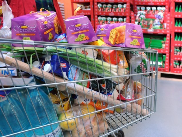 Consumul dă semne de oboseală: Vânzările au scăzut în ultimele luni ale anului Majorările de taxe și TVA din august au început să-și arate efectele în economie, cu un impact direct asupra puterii de cumpărare a românilor