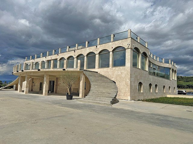 Grupul Ferrucio Investește în Turism: Un Hotel de 2,5 Milioane de Euro în Boldești Scăieni Grupul Ferrucio, controlat de omul de afaceri Ninel-Aurelian Alexandru, va investi 2,5 milioane de euro în construcția unui hotel în Boldești Scăieni, județul Prahova