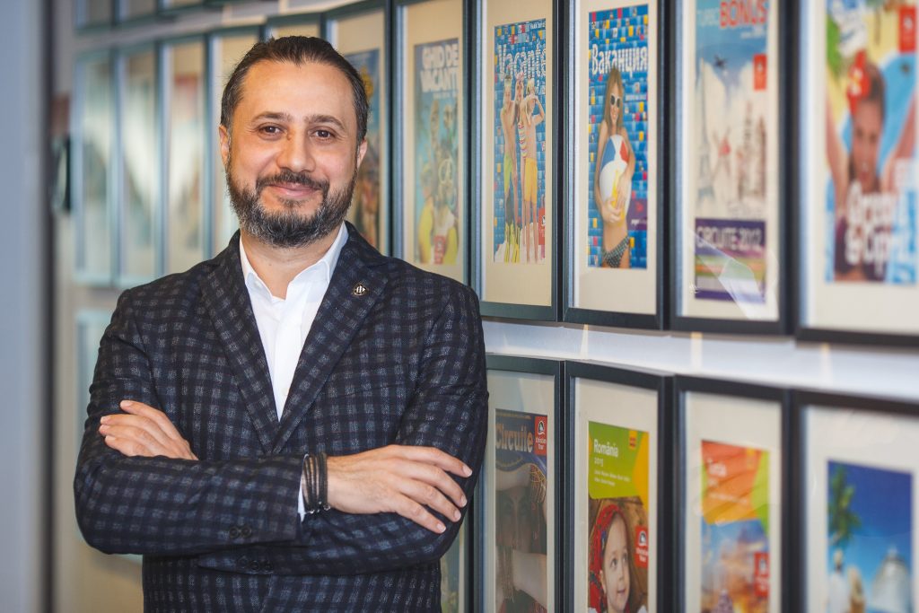Zboruri speciale pentru repatrierea a sute de turiști din Emiratele Arabe Unite Două aeronave charter, organizate de Christian Tour, cu 369 de turiști la bord, sunt așteptate să aterizeze în această seară pe Aeroportul Internațional Henri Coandă din București
