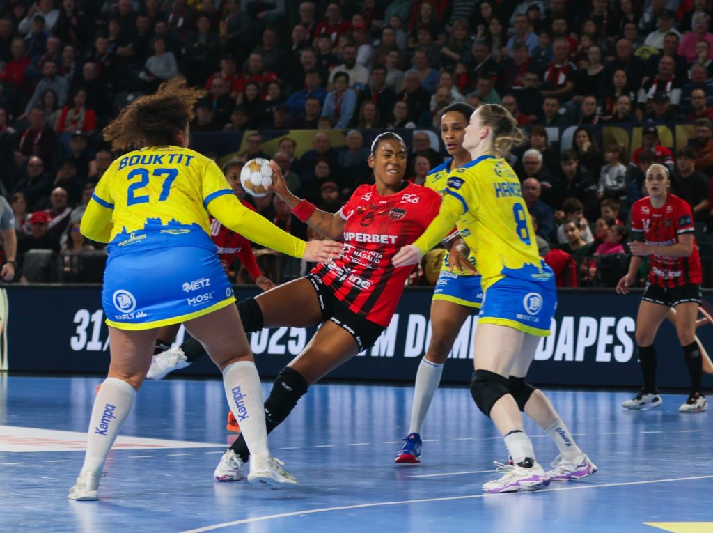 Transfer spectaculos la SCM Râmnicu Vâlcea: Tamires de Araujo, pivotul brazilian, va juca pentru echipă SCM Râmnicu Vâlcea continuă campania de achiziții spectaculoase pentru sezonul viitor, având ca obiectiv clar revenirea în elita handbalului românesc