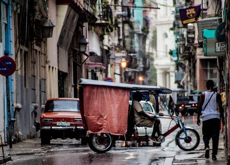 Criza de kerosen în Cuba: Zborurile, în pericol până în aprilie Lipsa de kerosen pe aeroporturile din Cuba va continua cel puțin până în luna aprilie, conform unei notificări emise marți de autoritățile aeroportuare către companiile aeriene