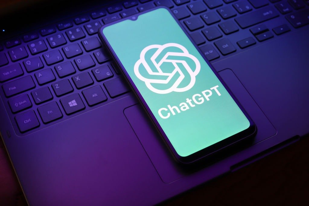 OpenAI introduce o funcție pentru a monitoriza starea emoțională a utilizatorilor ChatGPT Gigantul tehnologic OpenAI face un pas important în gestionarea impactului psihologic al chatbot-ului său, ChatGPT