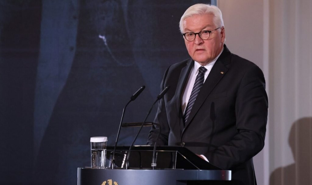 Steinmeier condamnă dur politica externă a lui Trump, avertizând asupra riscurilor Președintele Germaniei, Frank-Walter Steinmeier, a criticat dur politica externă a Statelor Unite și a Israelului, catalogând o posibilă acțiune militară împotriva Iranului drept o „greșeală dezastruoasă” care încalcă dreptul internațional