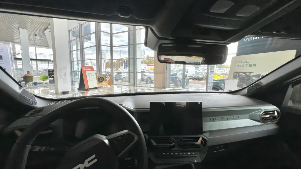 Atenție la direcție: Cum identifici și remediezi problemele Simți un joc ciudat în volanul mașinii? Reacțiile lente sau zgomotele suspecte la contactul cu denivelările pot indica probleme la sistemul de direcție