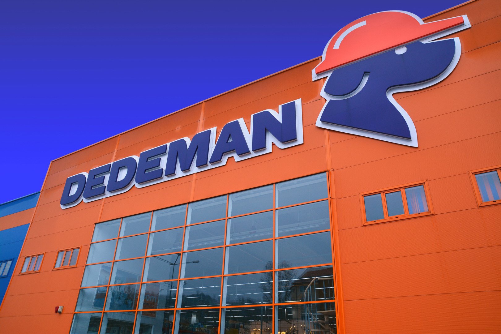 Frații Pavăl vor să pună mâna pe Carrefour România: Consiliul Concurenței analizează tranzacția Consiliul Concurenței a anunțat că analizează tranzacția prin care Pavăl Holding SRL, controlată de frații Pavăl, intenționează să preia grupul Carrefour în România