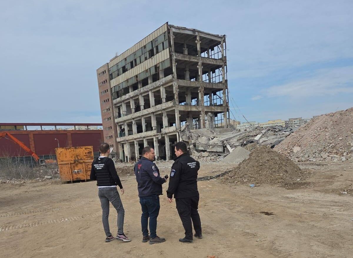 Amendă de 10.000 de lei pentru demolări fără autorizație în Sectorul 2 Proprietarul unui imobil din Sectorul 2 a fost amendat cu 10.000 de lei pentru demolarea unei clădiri fără a deține autorizația necesară, a anunțat recent administrația locală