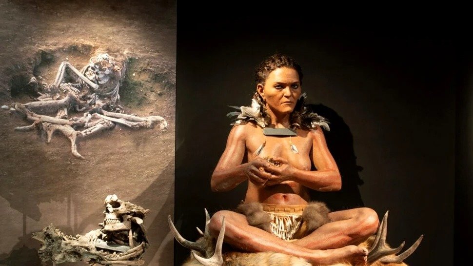 Suedia: Arheologii dezvăluie ritualuri funerare elaborate din epoca mezolitică Cercetătorii au făcut o descoperire remarcabilă în Suedia, identificând detalii neașteptate despre ritualurile funerare din perioada mezolitică