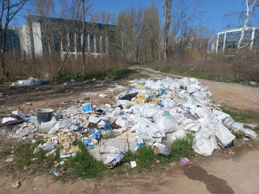 Guvernul vrea să limiteze importurile de bunuri second-hand pentru a reduce poluarea Ministerul Mediului propune o ordonanță de urgență pentru a controla mai strict importul de produse second-hand în România