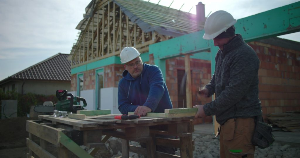Distanța minimă între ferestre/balcoane și proprietățile vecinilor, conform Codului Civil Orice proprietar care intenționează să construiască sau să modifice o locuință trebuie să respecte o serie de reguli clare privind distanțele față de proprietățile vecinilor