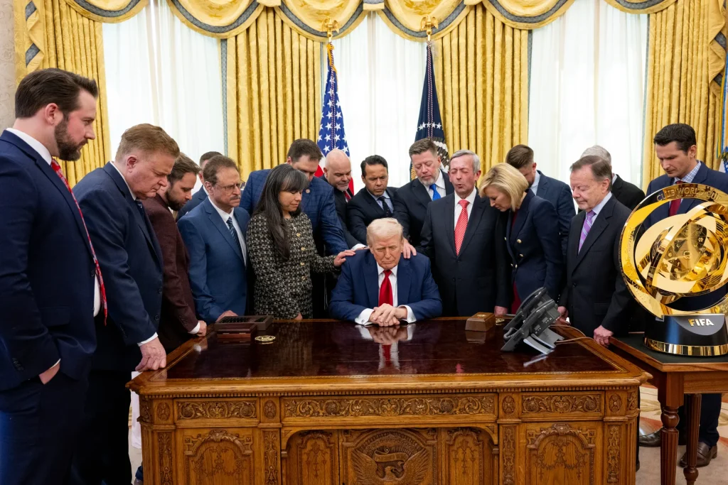 Pastorii s-au rugat pentru Trump în biroul oval: „să primească înțelepciune”