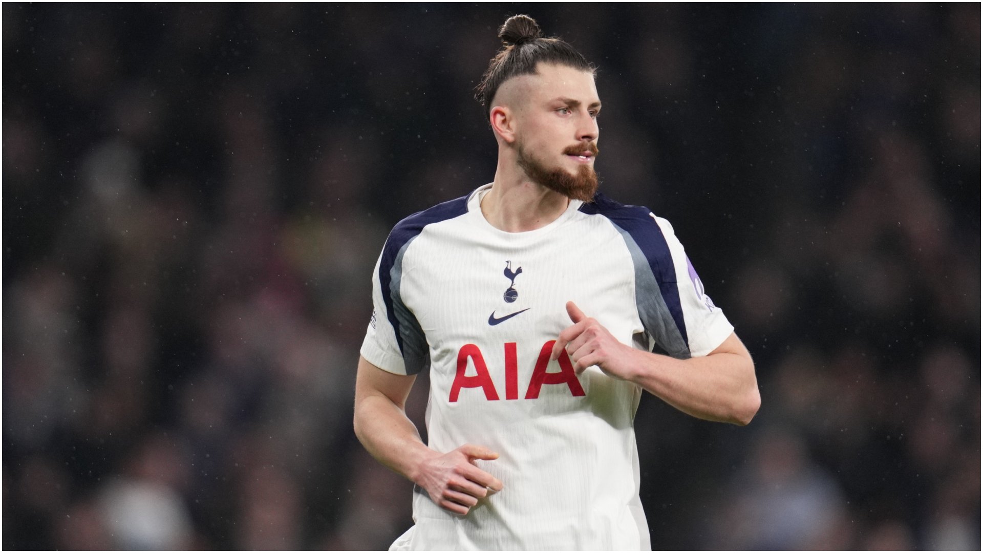 Drăgușin, absent de la meciul Tottenham – Crystal Palace din cauza unui regulament neașteptat Fundașul român Radu Drăgușin nu va evolua în meciul de azi dintre Tottenham Hotspur și Crystal Palace, conform informațiilor apărute în presa britanică