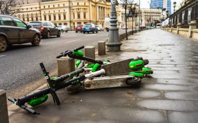 Ilan Laufer, amendat pentru încălcarea regulilor de circulație pe trotinetă Fostul ministru Ilan Laufer a fost sancționat cu o amendă de aproape 2500 de lei pentru încălcarea a trei reguli de circulație, conform informațiilor furnizate de autorități