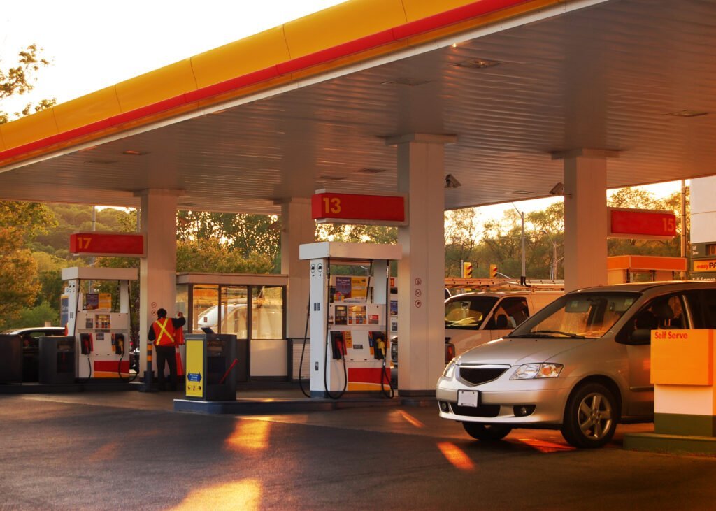 Prelungirea ajutorului pentru transportatori, în discuție la guvern Liderul USR, Dominic Fritz, a anunțat luni seară, la Digi24, că guvernul ia în considerare prelungirea schemei de ajutor pentru transportatorii mari, ca răspuns la fluctuațiile prețurilor la petrol, generate de conflictul din Orientul Mijlociu