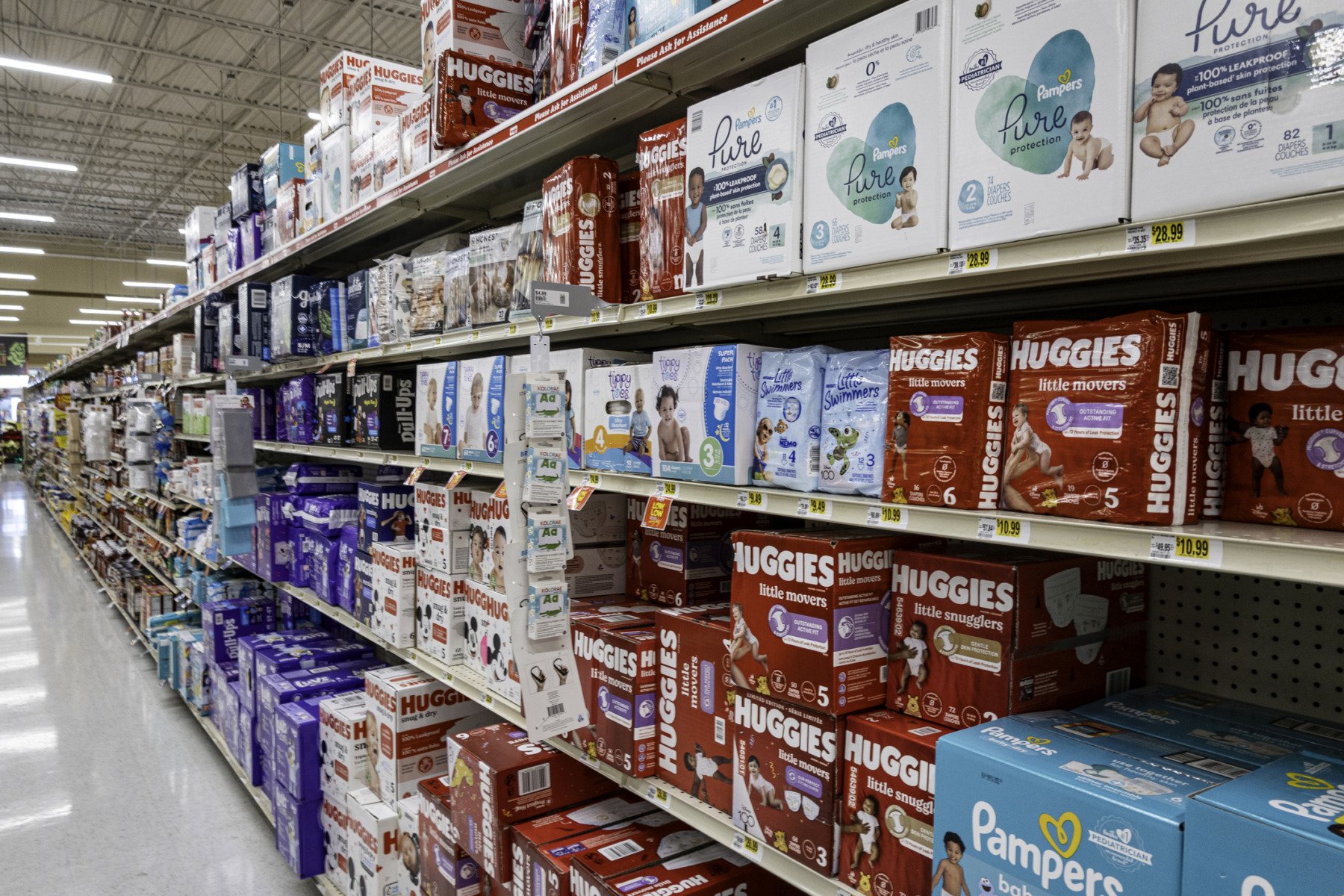 Scutecele de unică folosință, o catastrofă ecologică silențioasă În fiecare minut, la nivel global, aproximativ 300.000 de scutece de unică folosință ajung la gropile de gunoi sau sunt incinerate, conform estimărilor