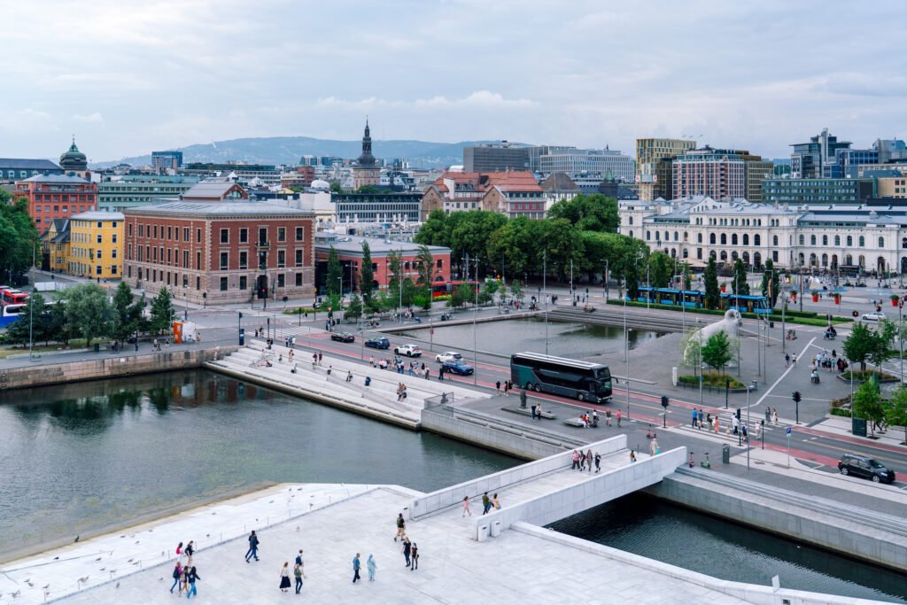 Oslo, campioana mondială a spațiilor verzi urbane, conform unui nou clasament Oslo, capitala Norvegiei, a fost desemnată cel mai verde oraș din lume, conform Indexului Orașelor Verzi realizat de Iglu Cruise