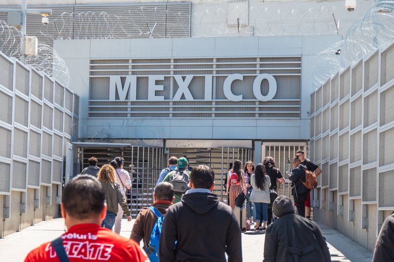 Mexic: Un nou deces al unui cetățean în custodia ICE stârnește controverse Guvernul mexican a emis o declarație dură, dezaprobând moartea unui alt cetățean aflat în detenția Serviciului de Imigrare și Vamă al Statelor Unite (ICE)